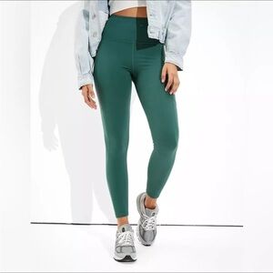 American eagle dark green High-Waisted the everything pocket Leggings